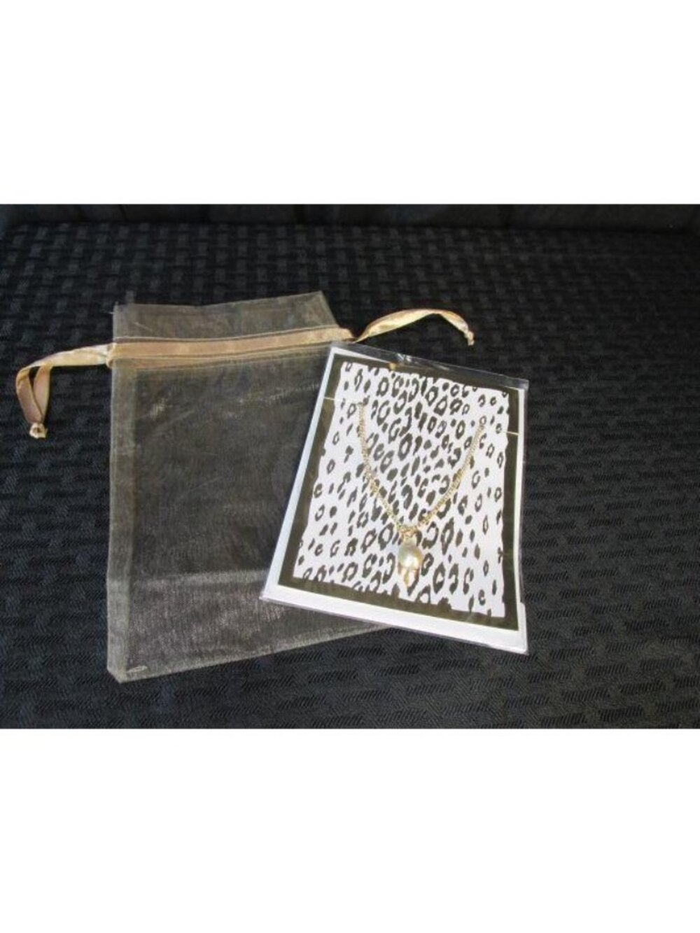 Chicos Faux Pearl Pendant Gold Tone Chain Gift Card Bag New 16" Necklace Gift - Picture 9 of 9